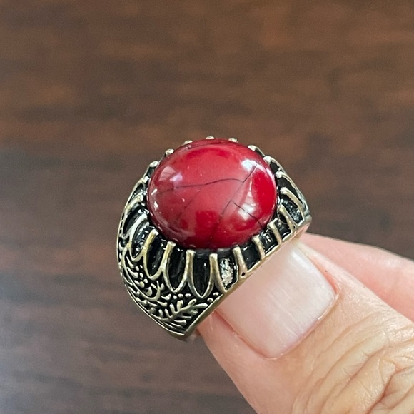Vintage Jewelry - Red stone silver tone size 6.0 wide ring